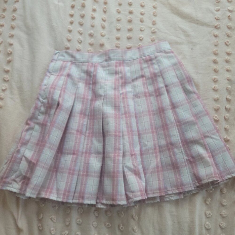 Pink pleated skirt